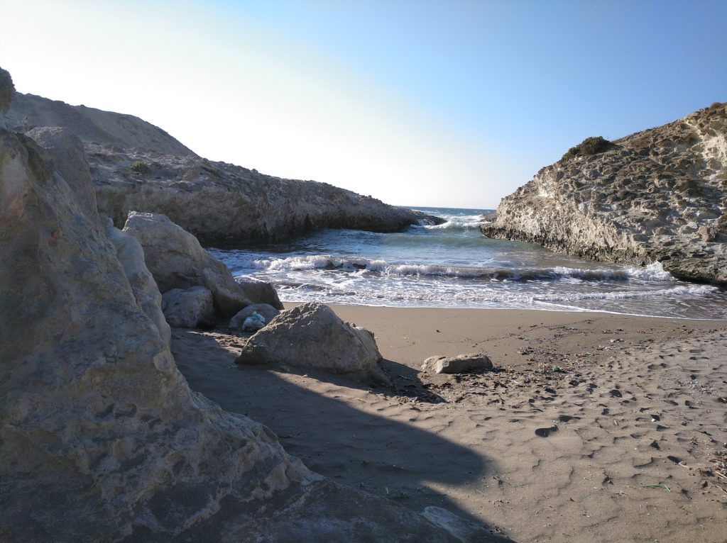 Playa escondida de camino a Papafragas.