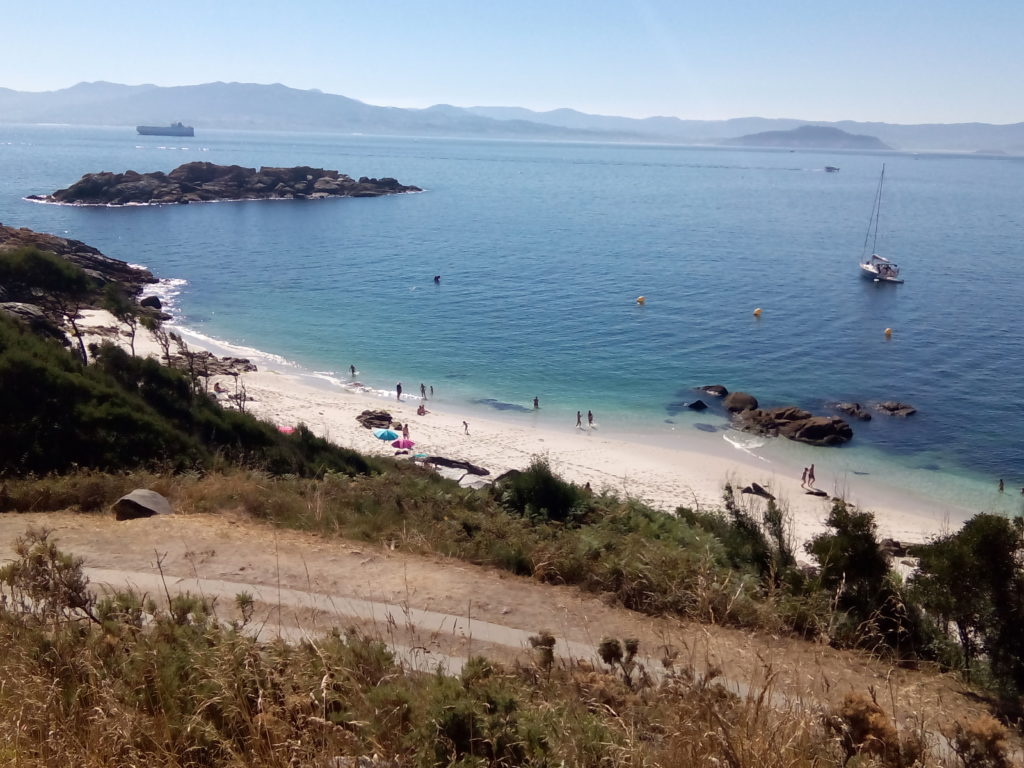 Vista desde lo alto de la playa Nossa Señora, Islas Cíes.