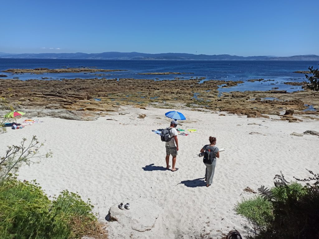 Vista de una parte de la playa de Pereiró en isla de Ons