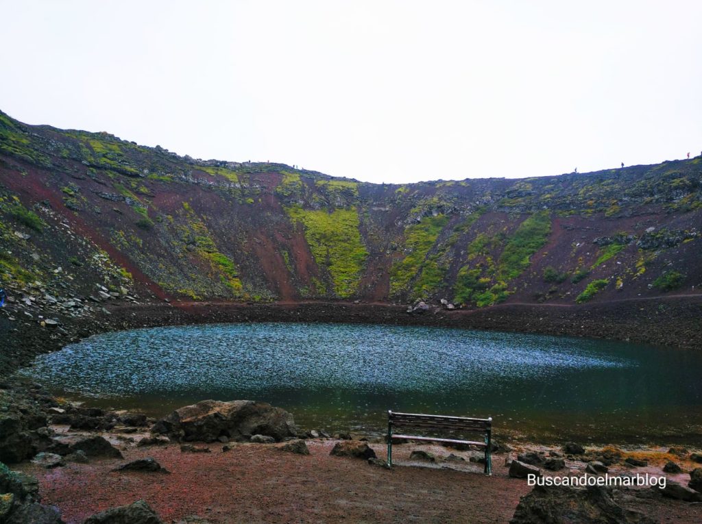 Vistas desde el lago del crater de Kerid